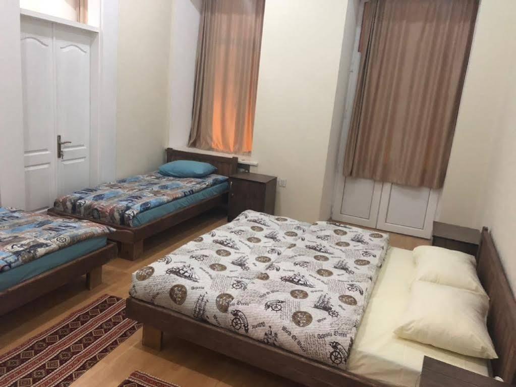 Capital Hostel Баку Екстер'єр фото